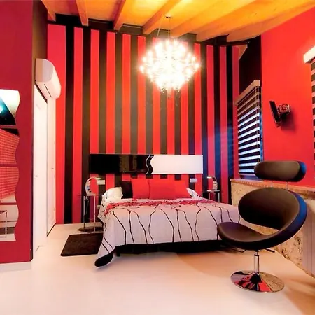 4 Bedrooms House With Spa And Furnished Terrace At Pradena Dom wakacyjny