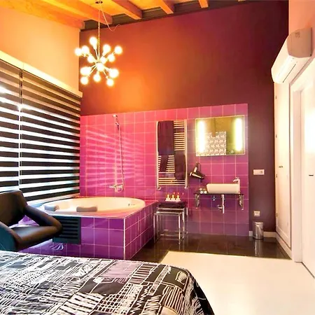 Dom wakacyjny 4 Bedrooms House With Spa And Furnished Terrace At Pradena
